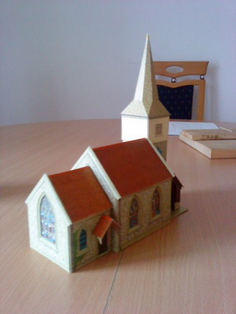 Na koľajisku nemôžu chýbať ani sakrálne stavby.